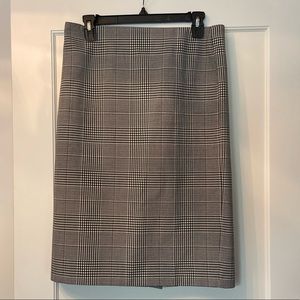 T Tahari Houndstooth Pencil Skirt